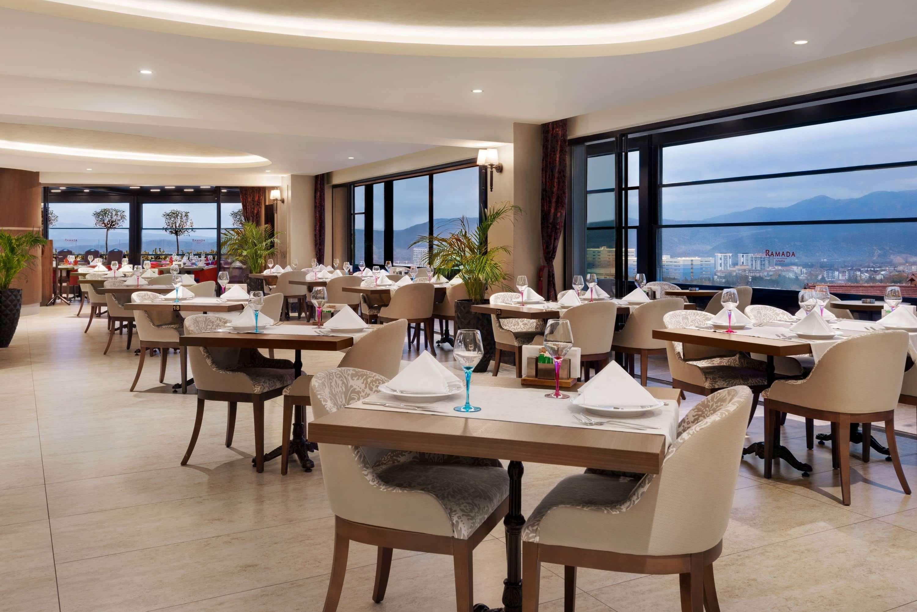 Ramada By Wyndham Isparta Exterior foto